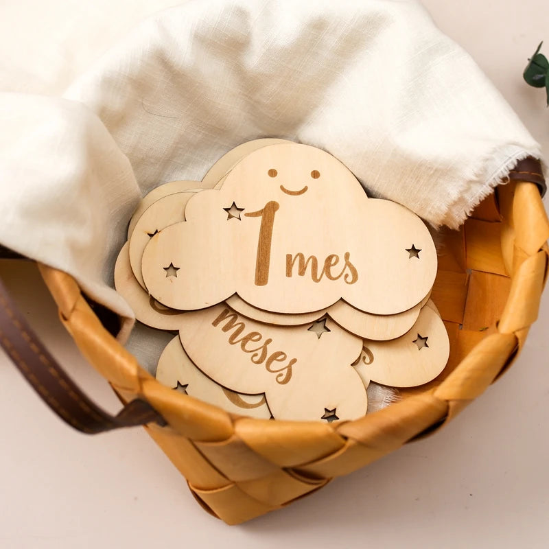 8pc/set Wooden Baby Milestone Card For Newborn Cute Cloud Shape Photography Props Accessories Month Cards Sticker Newborn Gifts