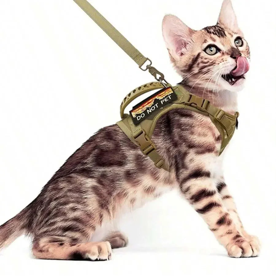 Outdoor Cat Vest Waterproof Cat Clothes Cat Chest Strap Special Vest for Walking Cats Can Be Adjusted