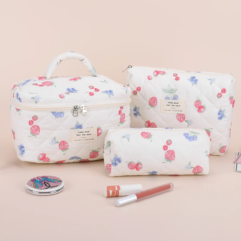 3Pcs Padded Makeup Bag Large Capacity Quilting Storage Bag Strawberry Print Adorable Padding Skincare Pouch Ladies Trip Bag