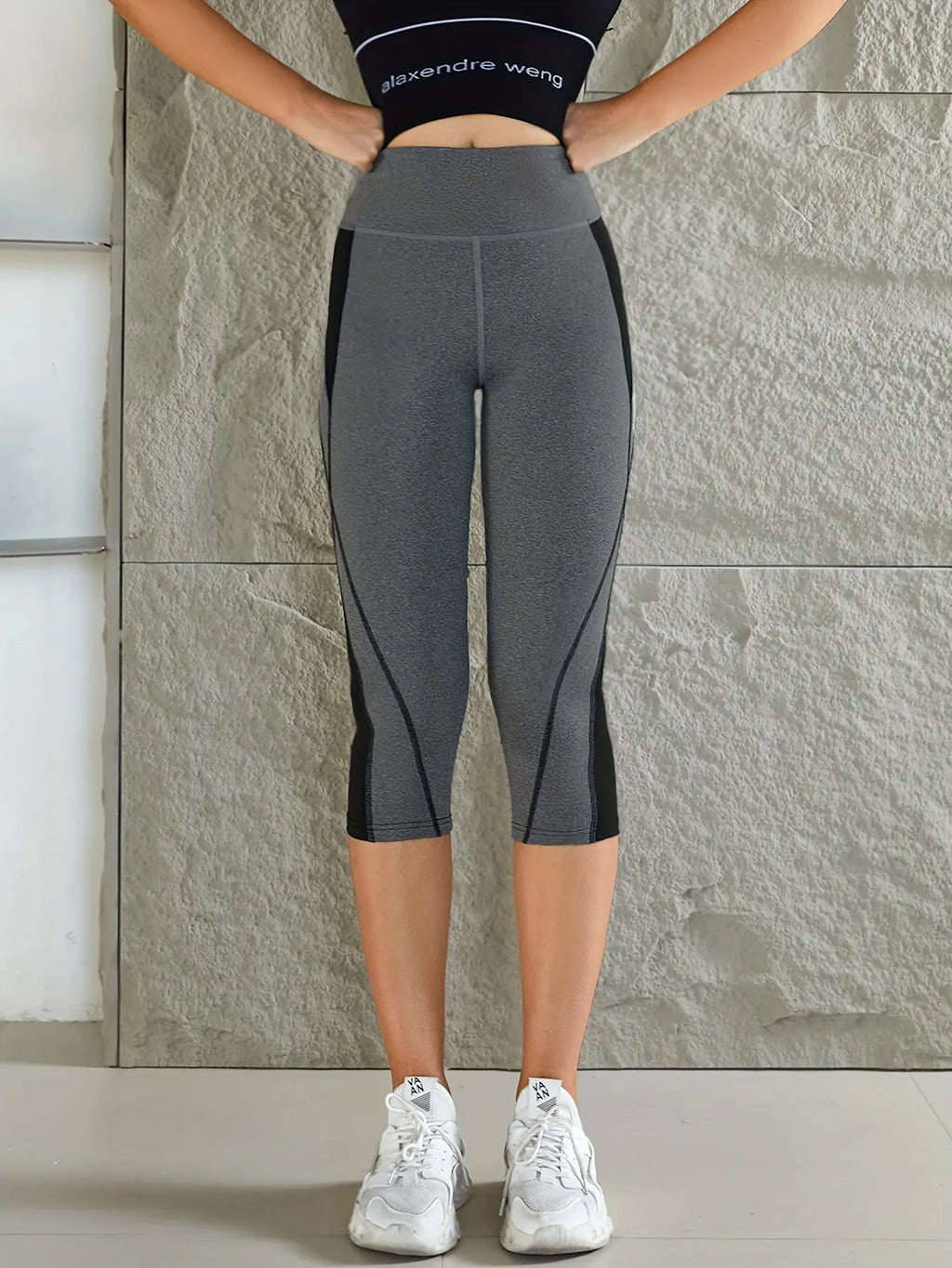 Women's Activewear: Contrast Color Yoga Sports Capri Leggings - Perfect for Workout & Exercise! Nova Trendz