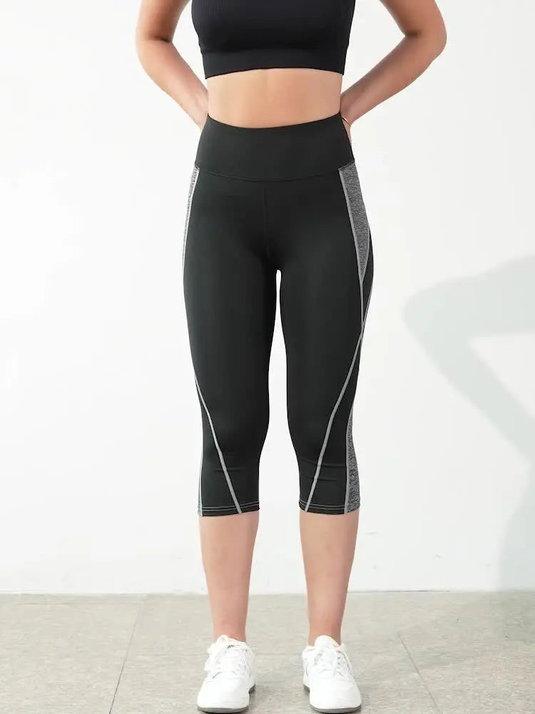 Women's Activewear: Contrast Color Yoga Sports Capri Leggings - Perfect for Workout & Exercise! Nova Trendz