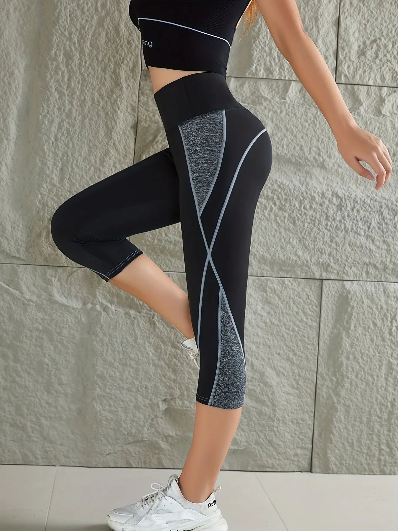 Women's Activewear: Contrast Color Yoga Sports Capri Leggings - Perfect for Workout & Exercise! Nova Trendz