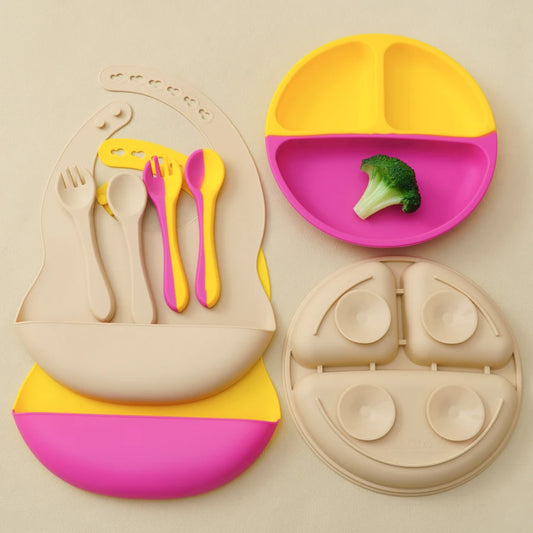 4PCS Baby Silicone Tableware Sets Contrasting Colors Dining Sets Suction Plate Waterproof Bib Portable Baby Spoon Fork