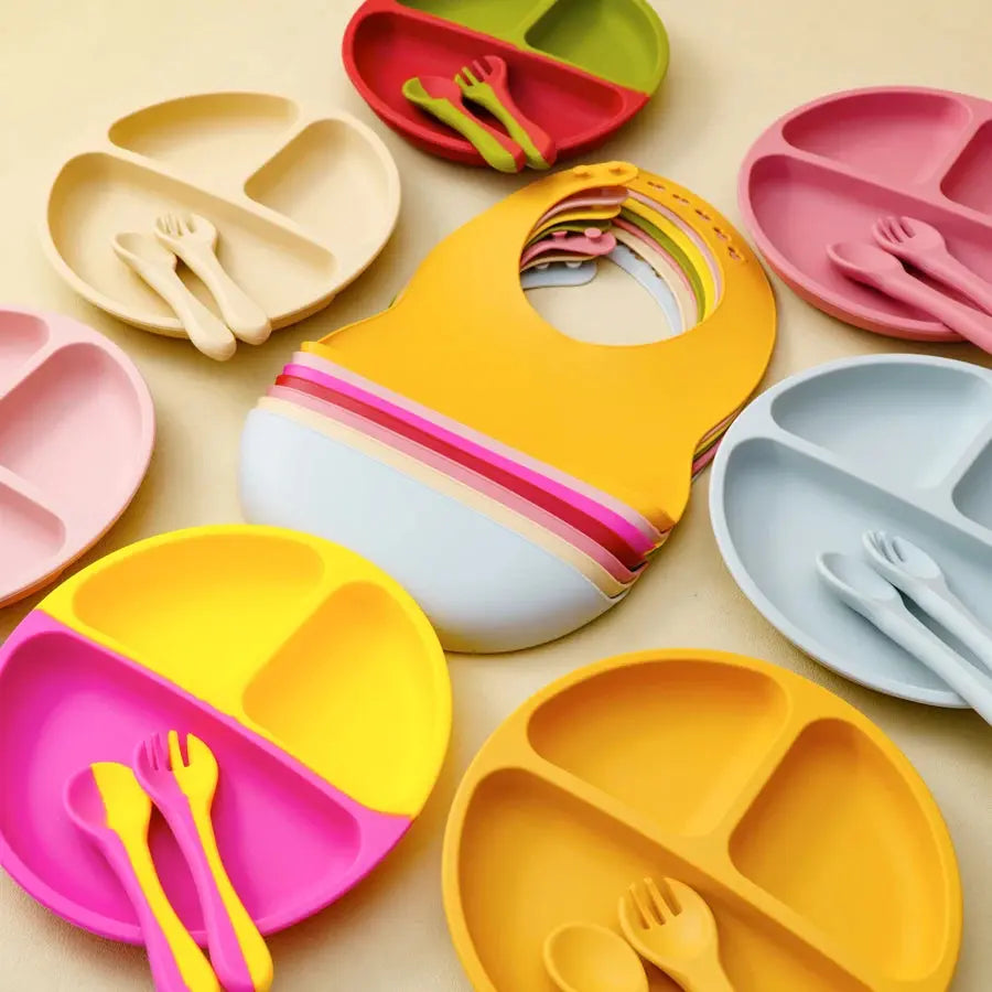 4PCS Baby Silicone Tableware Sets Contrasting Colors Dining Sets Suction Plate Waterproof Bib Portable Baby Spoon Fork Nova Trendz
